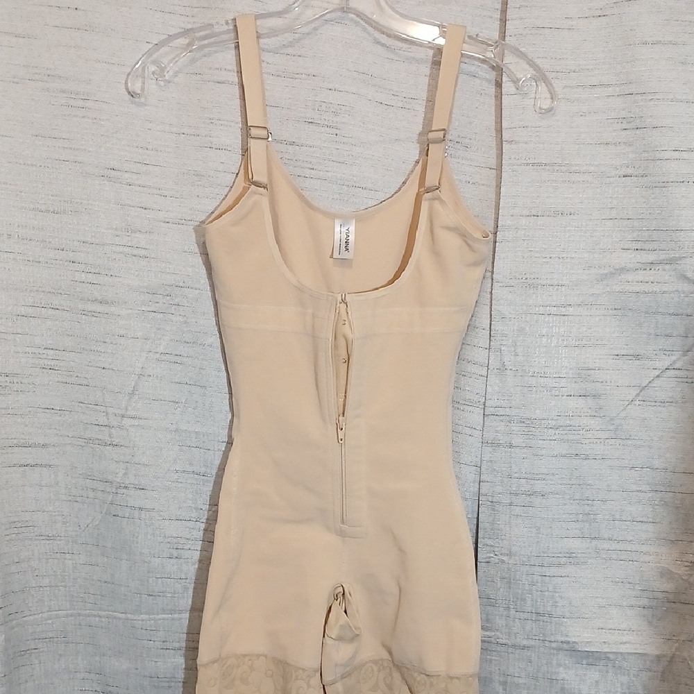 YIANNA Beige Shapewear Bodysuit Sz XS NWT